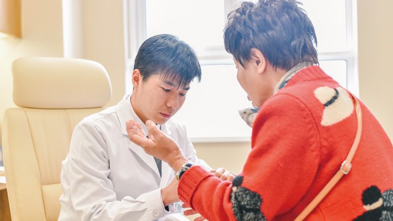 高端养老护理院加盟，如何把握标准与趋势？**